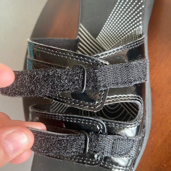 Clarks Cloudsteppers Sandals 🩴 - Picture 9 of 11